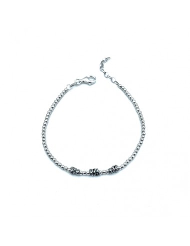 Pulsera de plata con bolitas y detalles centrales