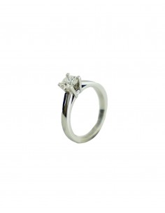 ct-0,72 ANILLO SOLITARIO 4 GRAPAS ORO BL DE 18K