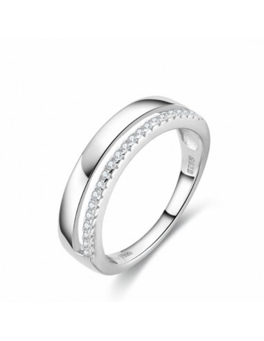 Anillo de Plata con Línea de Circonitas