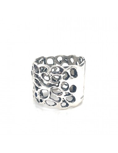 Anillo ancho en latón bañado en plata con diseño orgánico calado