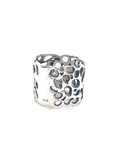 Anillo ancho en latón bañado en plata con diseño orgánico calado